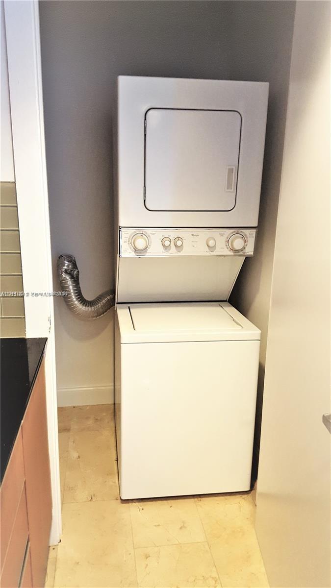 1060 Brickell Ave #2403 Miami, FL 33131