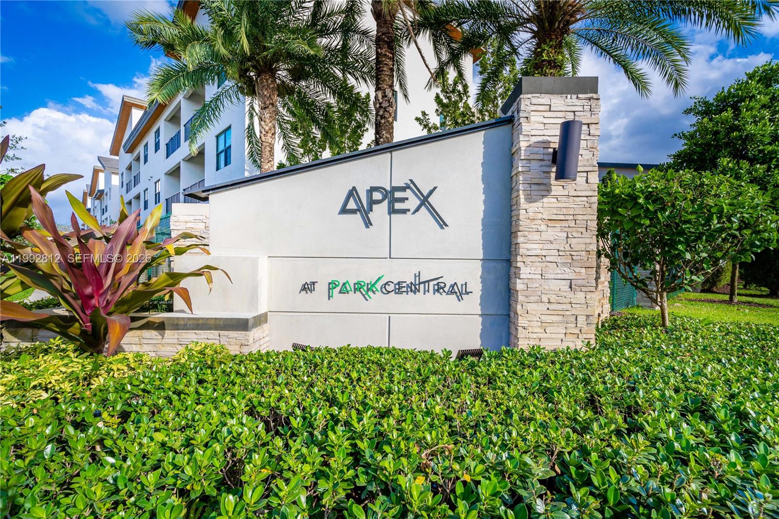 9807 NW 88th Ter Doral, FL 33178