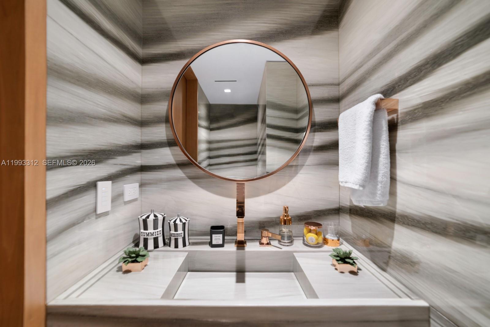 image Continuum South Beach South Tower25