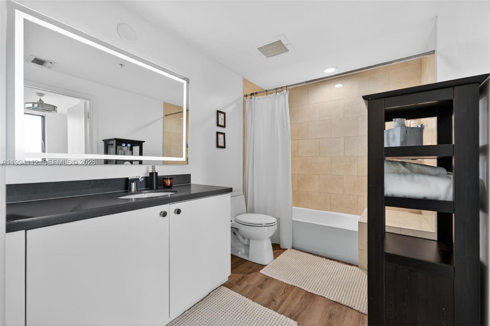 90 SW 3rd St #1105 Miami, FL 33130