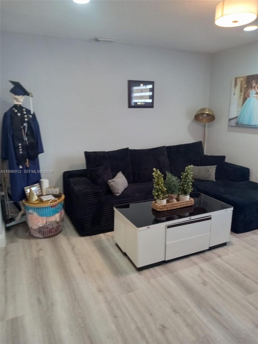 8353 SW 161st Pl Miami, FL 33193