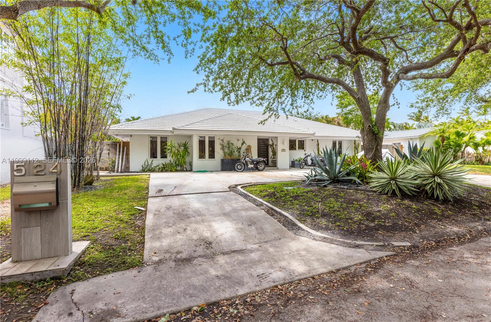 524 Warren Ln Key Biscayne, FL 33149