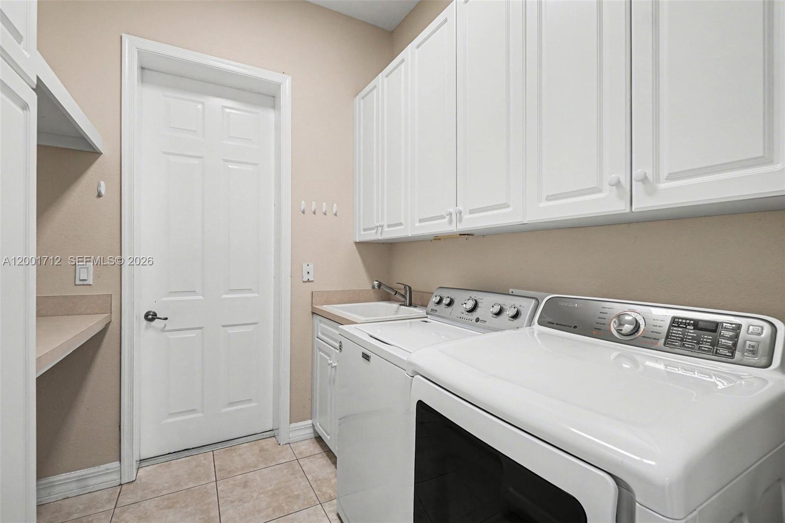 4214 Gulfstream Pkwy Cape Coral, FL 33993