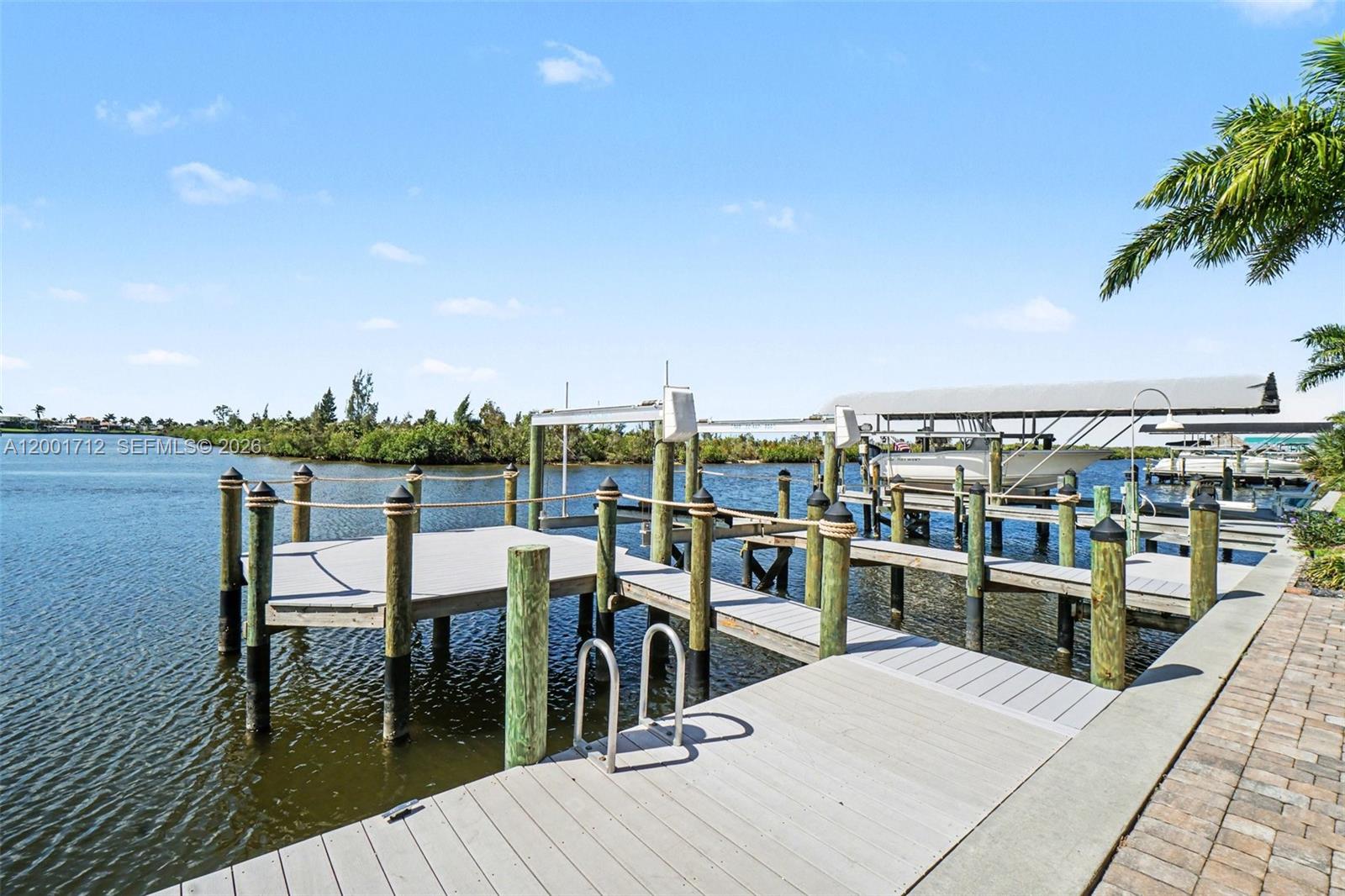 4214 Gulfstream Pkwy Cape Coral, FL 33993