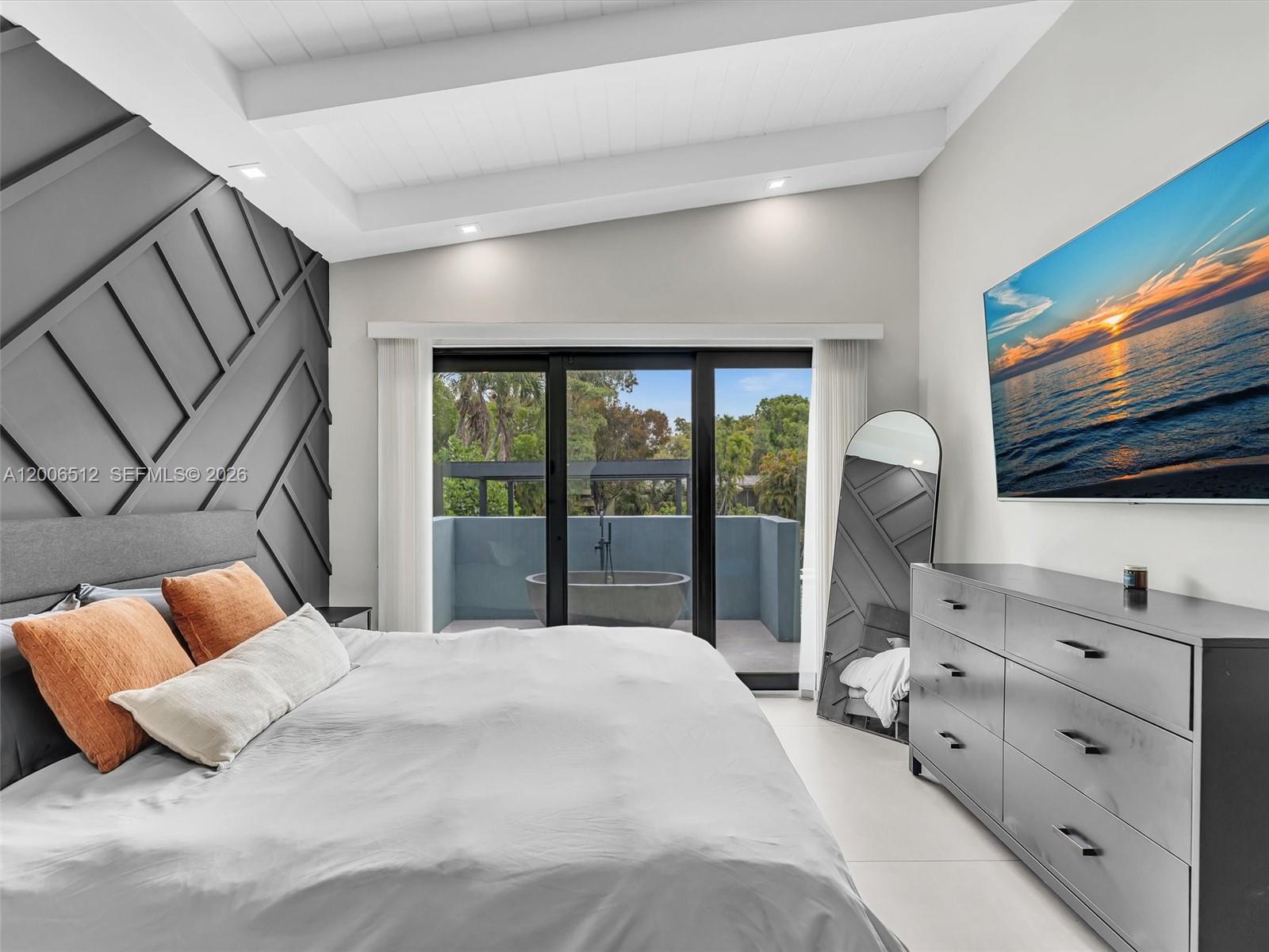 2448 Okeechobee Ln Fort Lauderdale, FL 33312