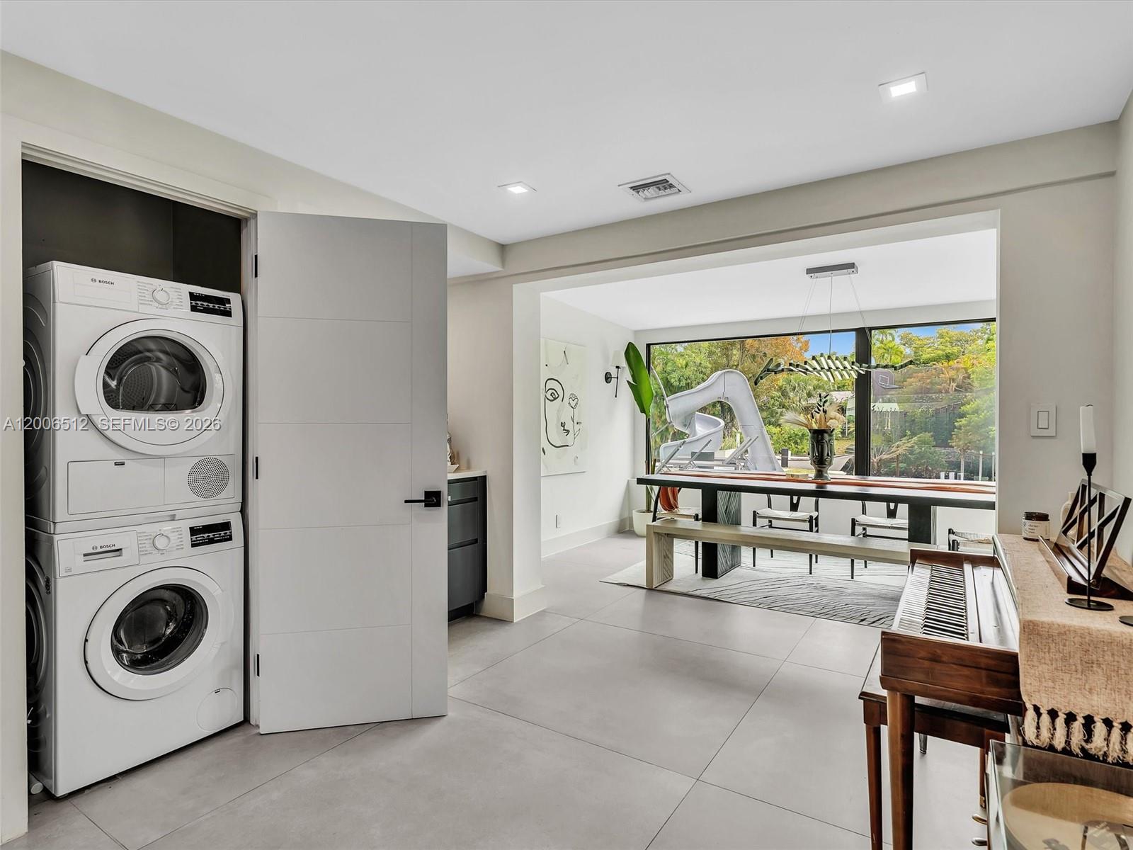 2448 Okeechobee Ln Fort Lauderdale, FL 33312