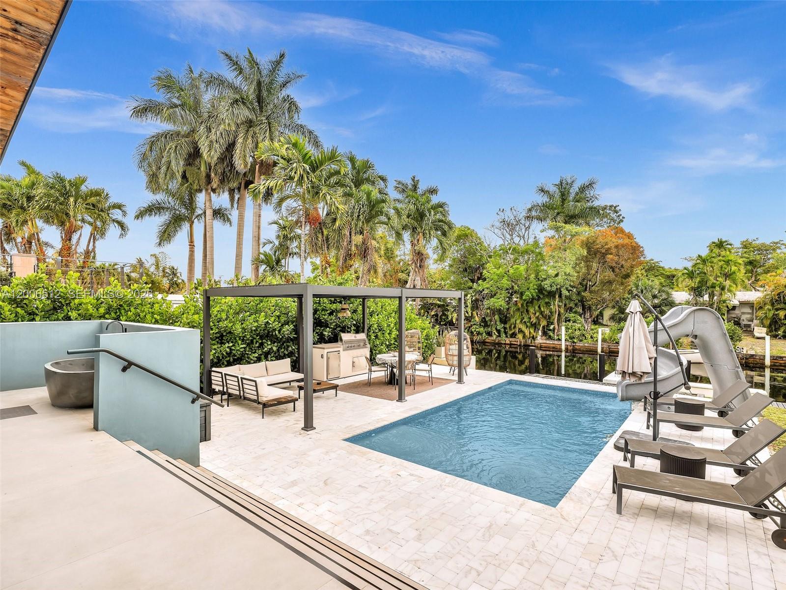 2448 Okeechobee Ln Fort Lauderdale, FL 33312