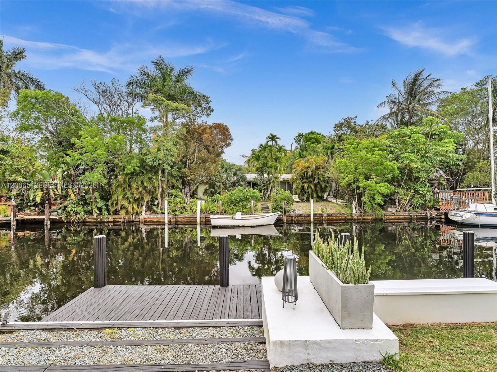 2448 Okeechobee Ln Fort Lauderdale, FL 33312