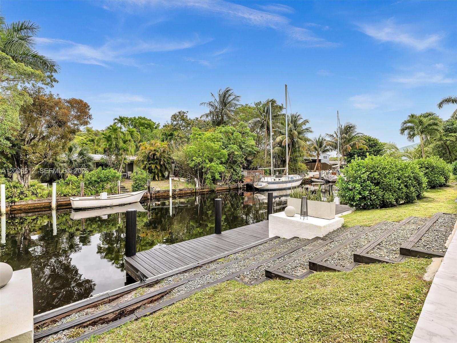 2448 Okeechobee Ln Fort Lauderdale, FL 33312