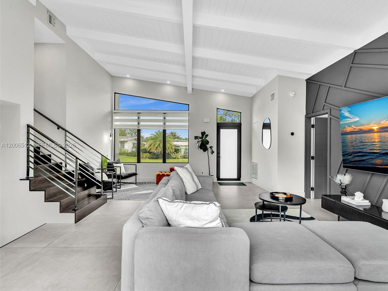 2448 Okeechobee Ln Fort Lauderdale, FL 33312