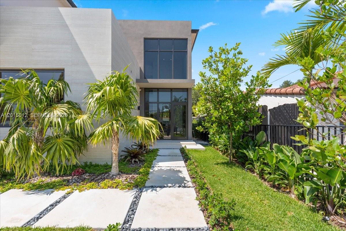 2175 SW 25th St