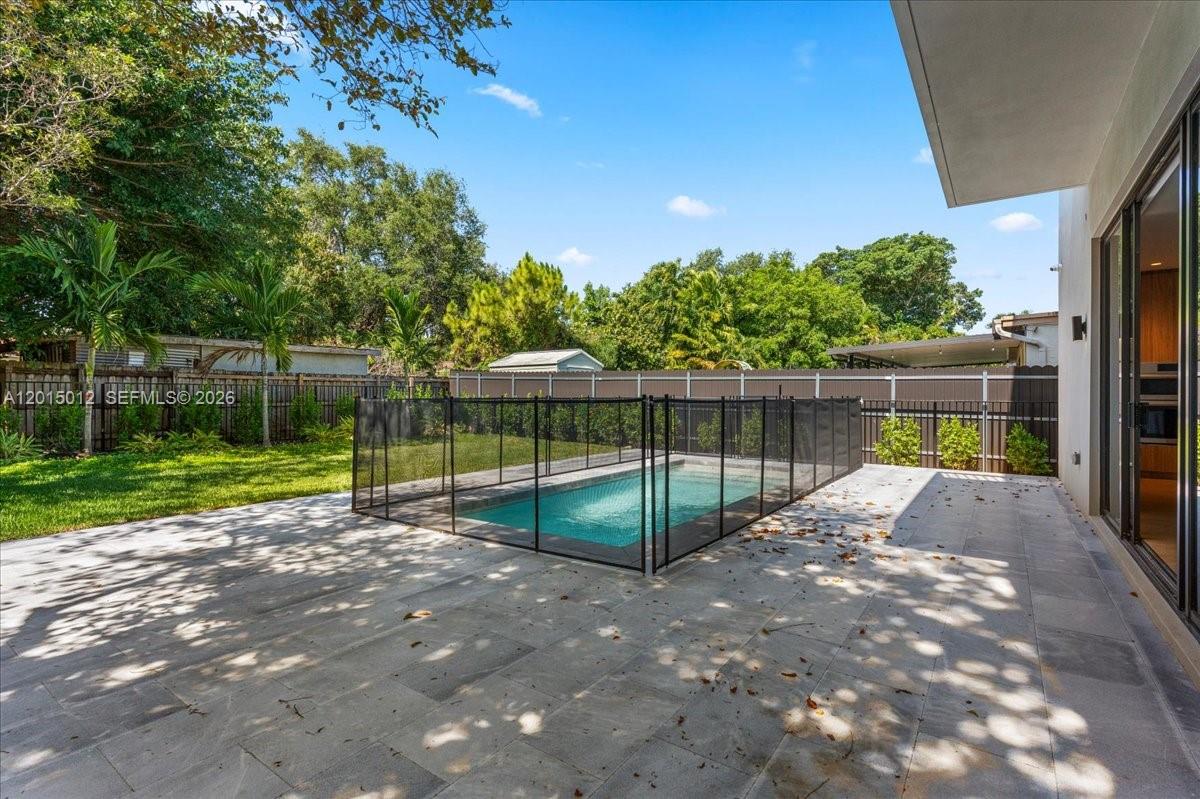 2175 SW 25th St Miami, FL 33133