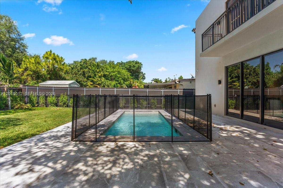 2175 SW 25th St Miami, FL 33133