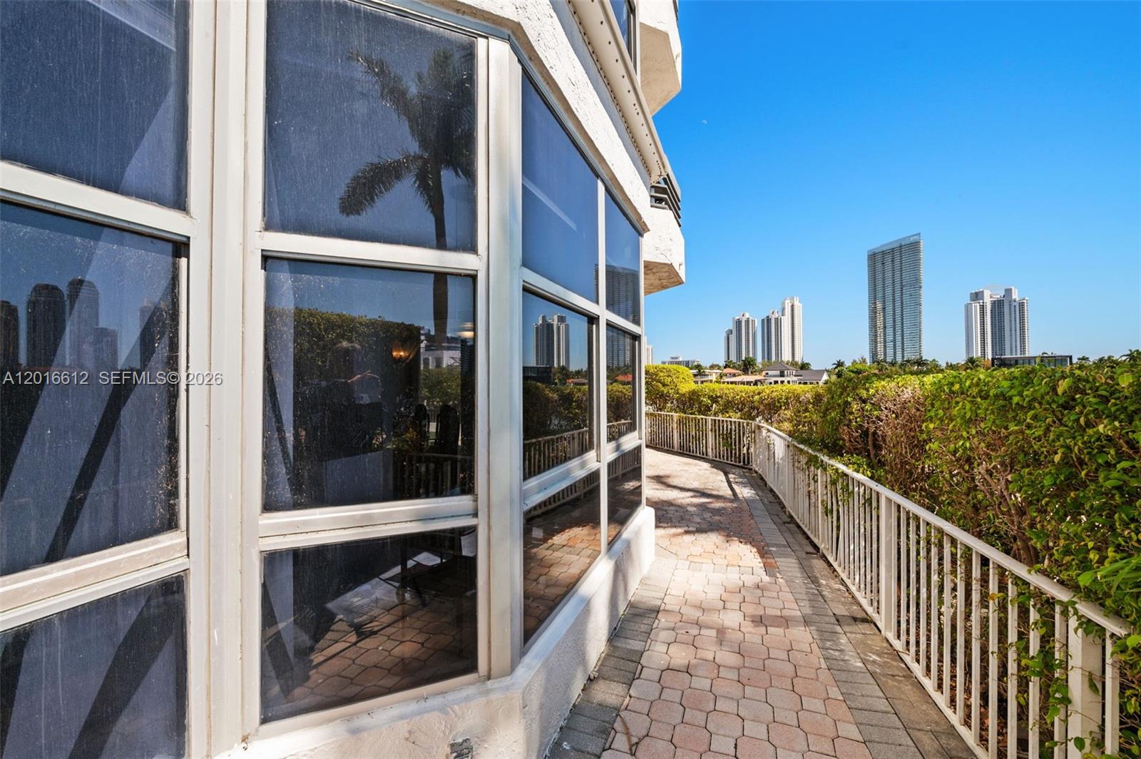 19101 NE 36th Ct #112 Aventura, FL 33180