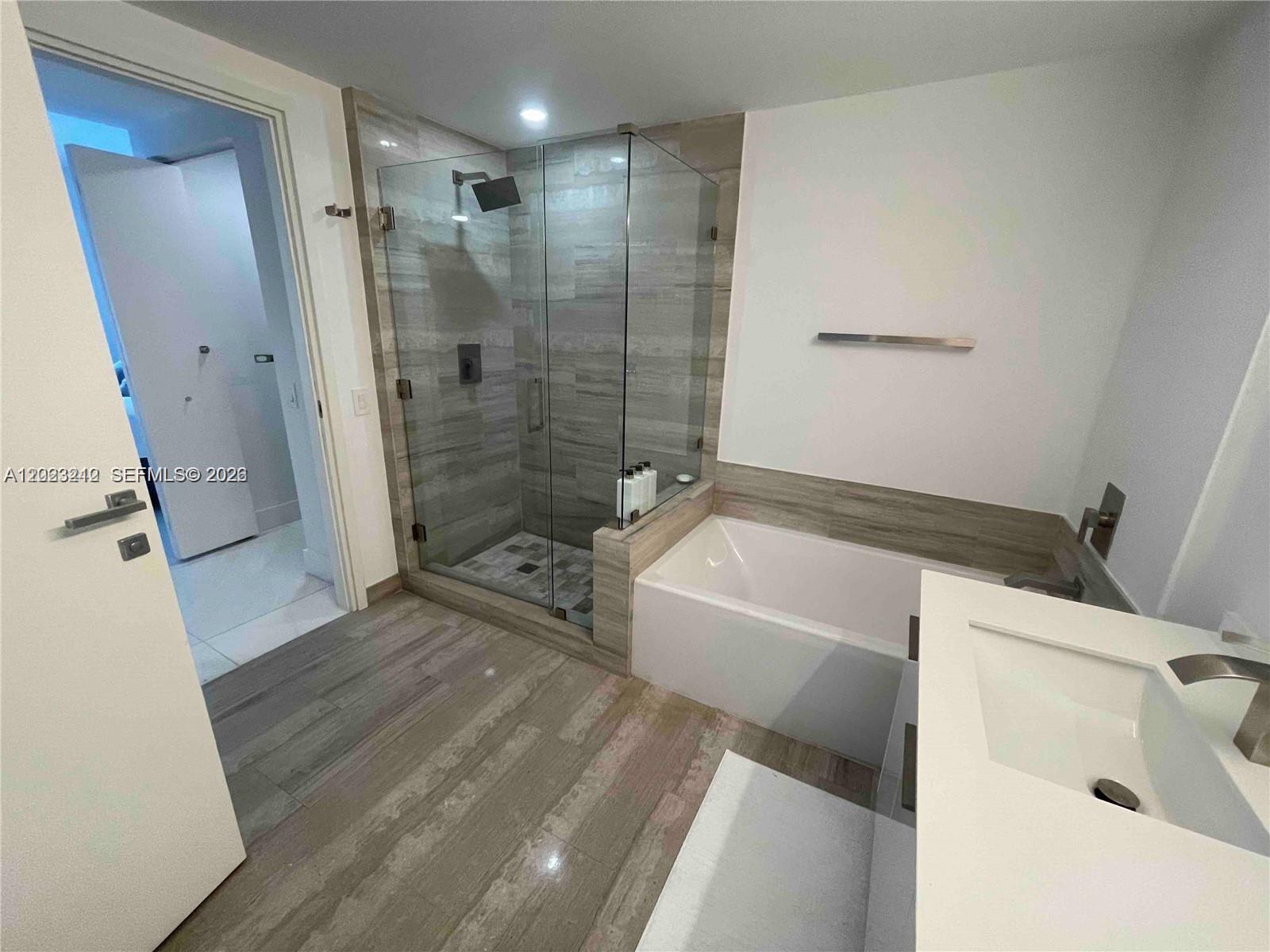 1300 Brickell Bay Dr #2304 Miami, FL 33131