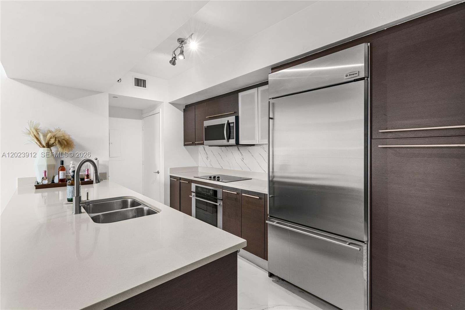 55 SE 6th St #1203
