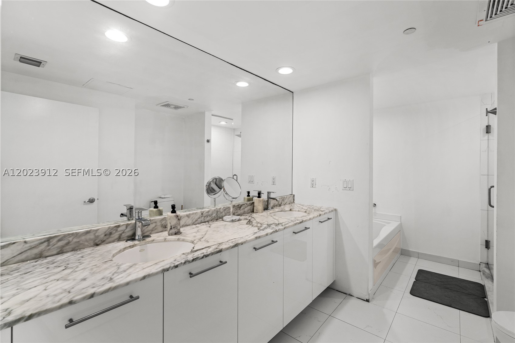 image 500 Brickell West5
