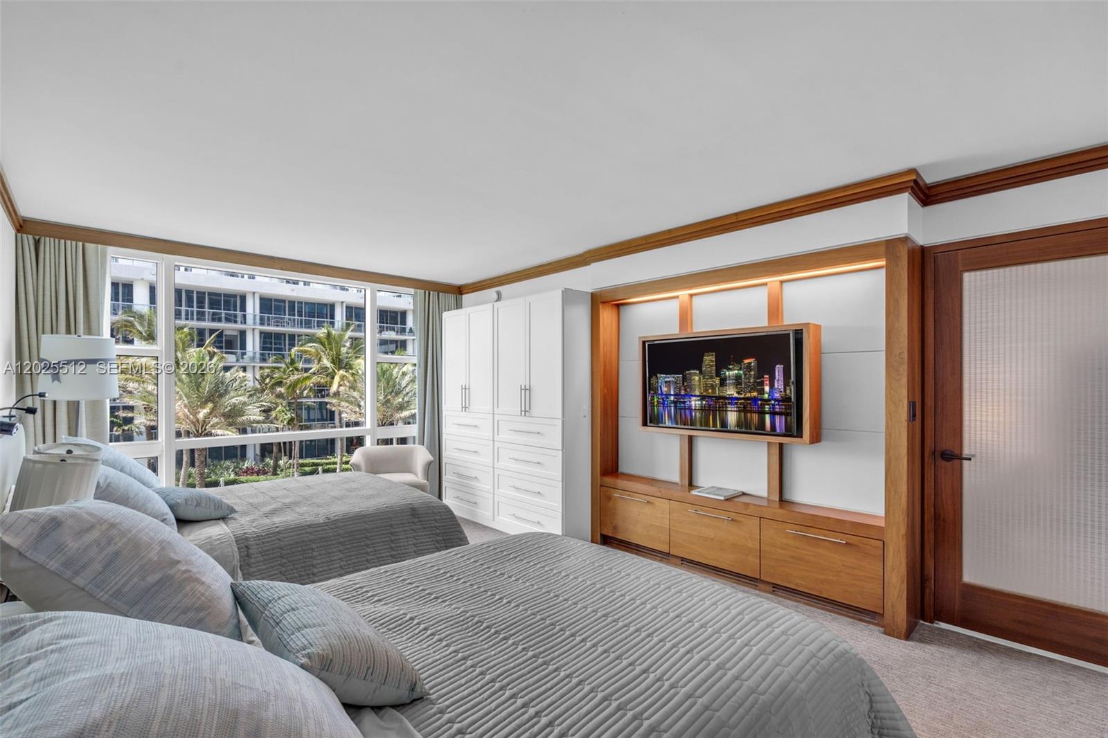 6801 Collins Ave #308 (Door 316) Miami Beach, FL 33141