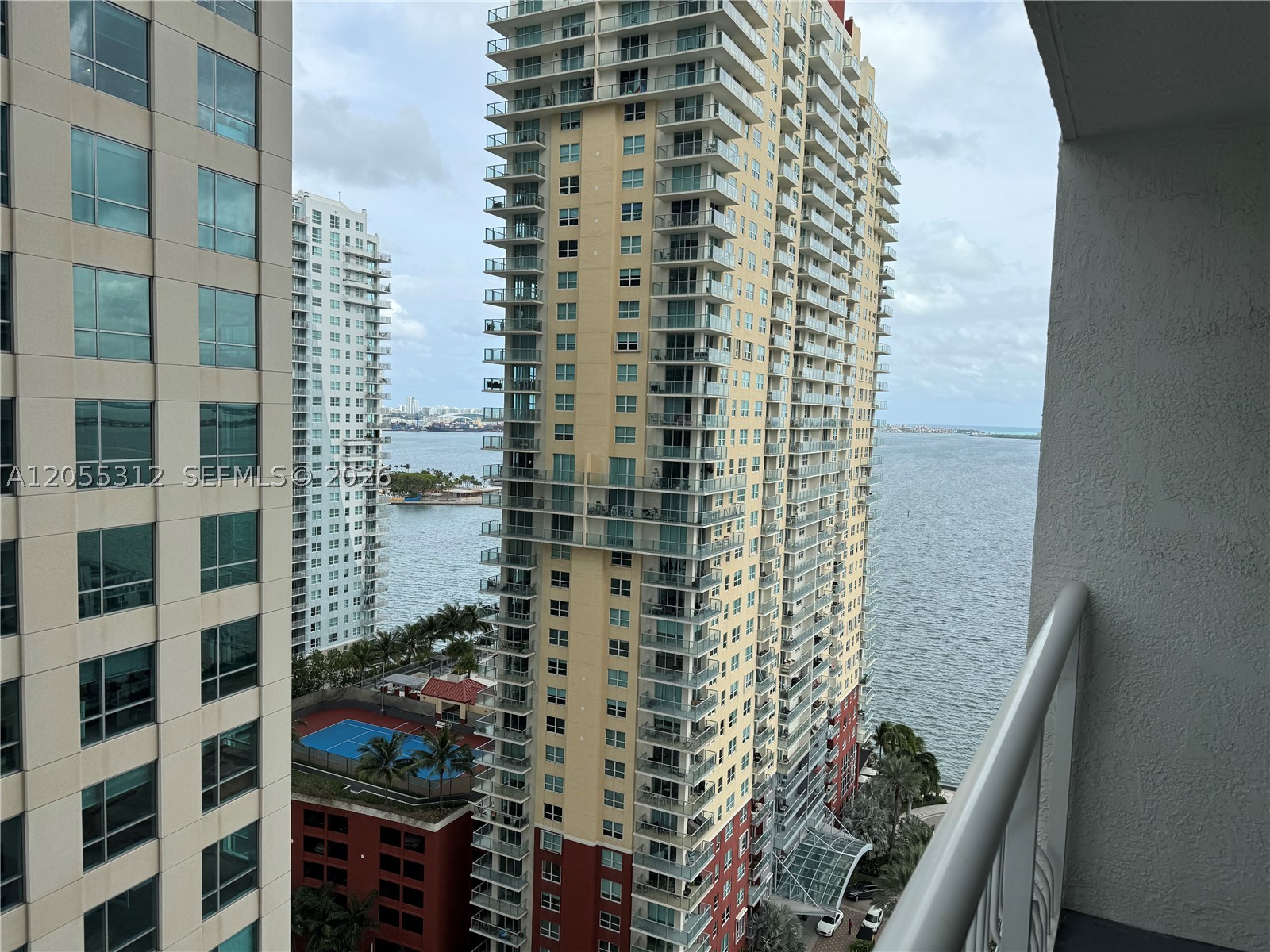 1200 Brickell Bay Dr #2310 Miami, FL 33131