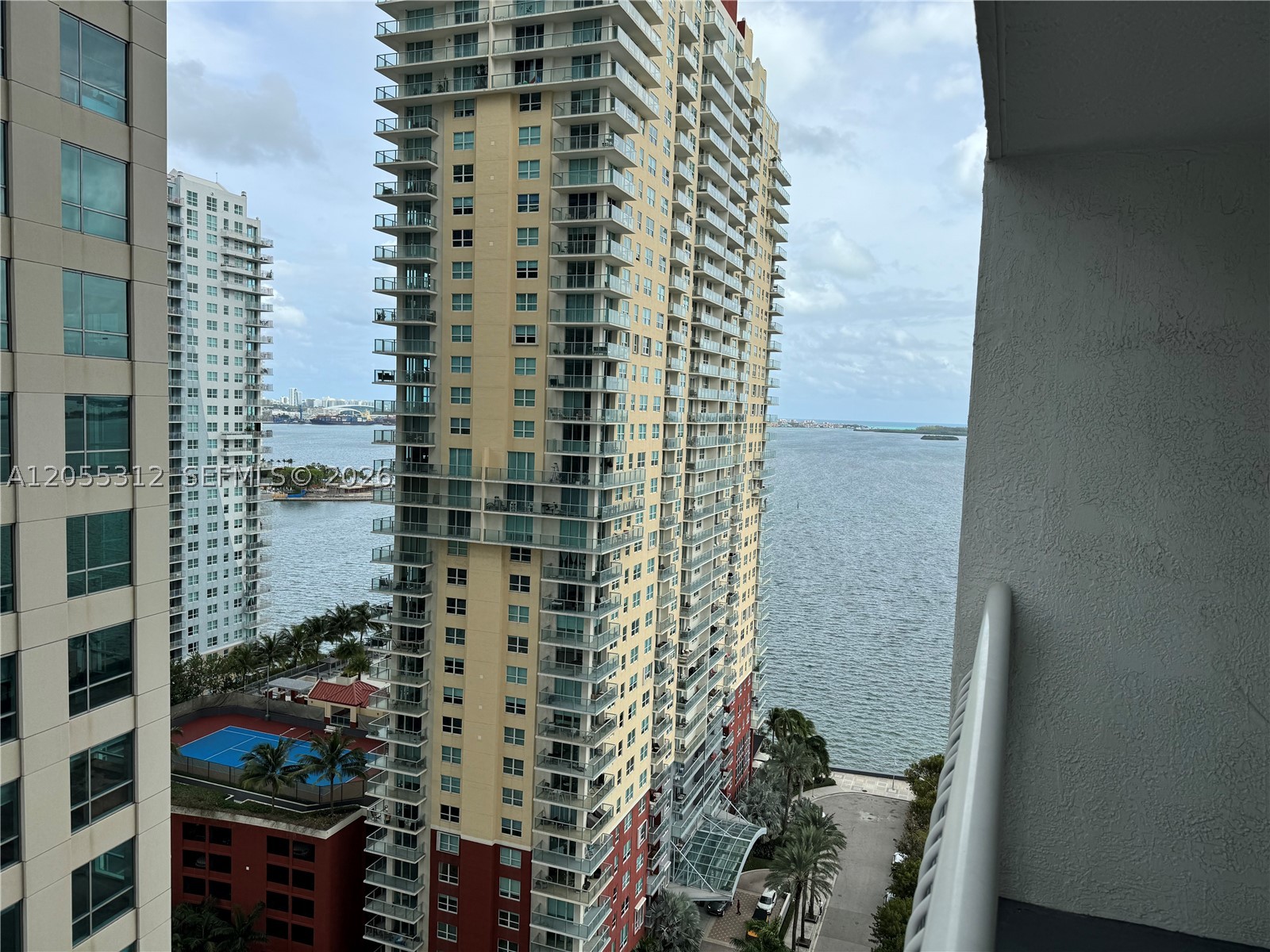 1200 Brickell Bay Dr #2310 Miami, FL 33131
