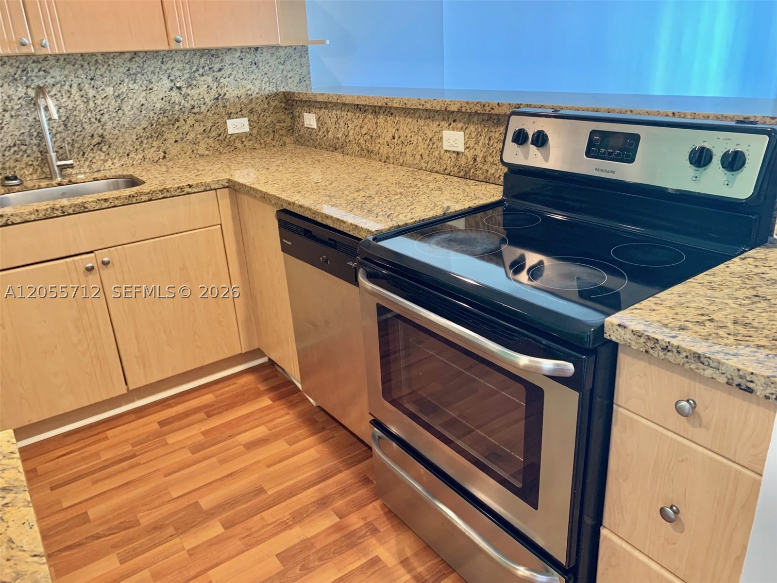 image Arlen House East12