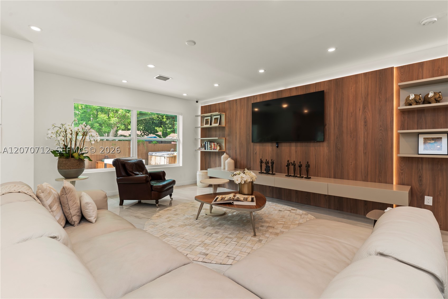 221 NE 44th St Miami, FL 33137