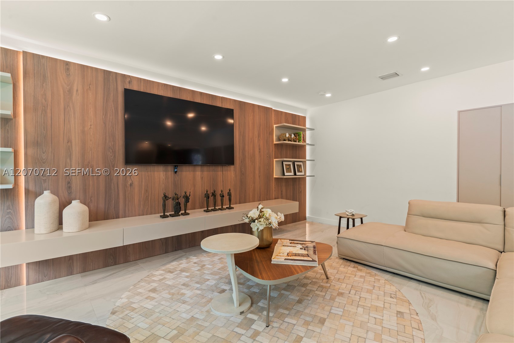 221 NE 44th St Miami, FL 33137