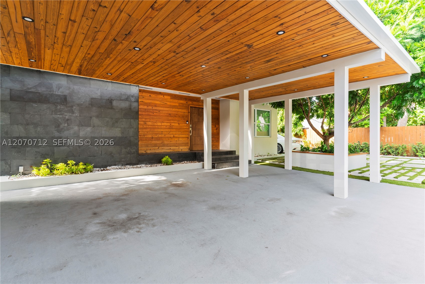 221 NE 44th St Miami, FL 33137