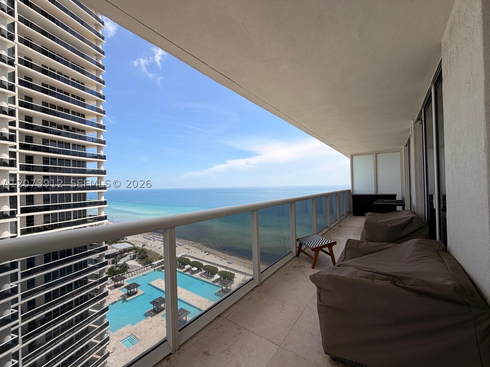 image Beach Club 214