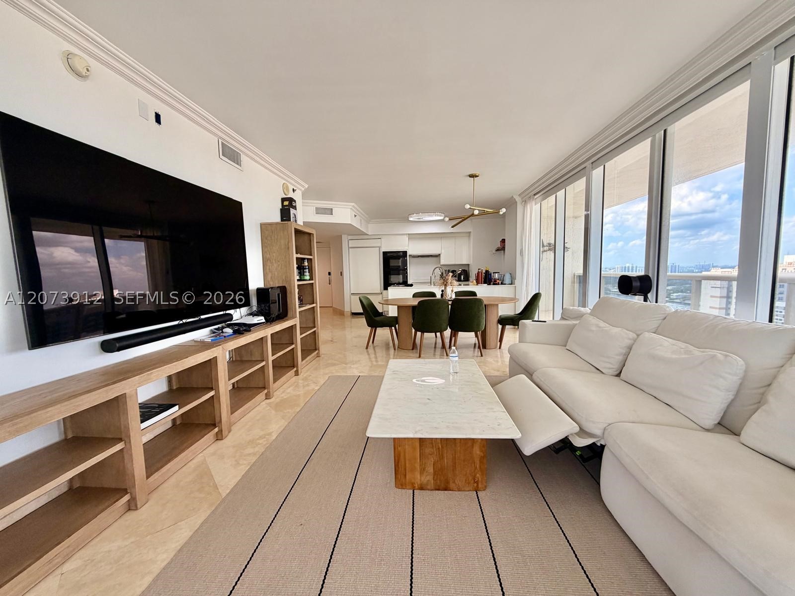 image Beach Club 215