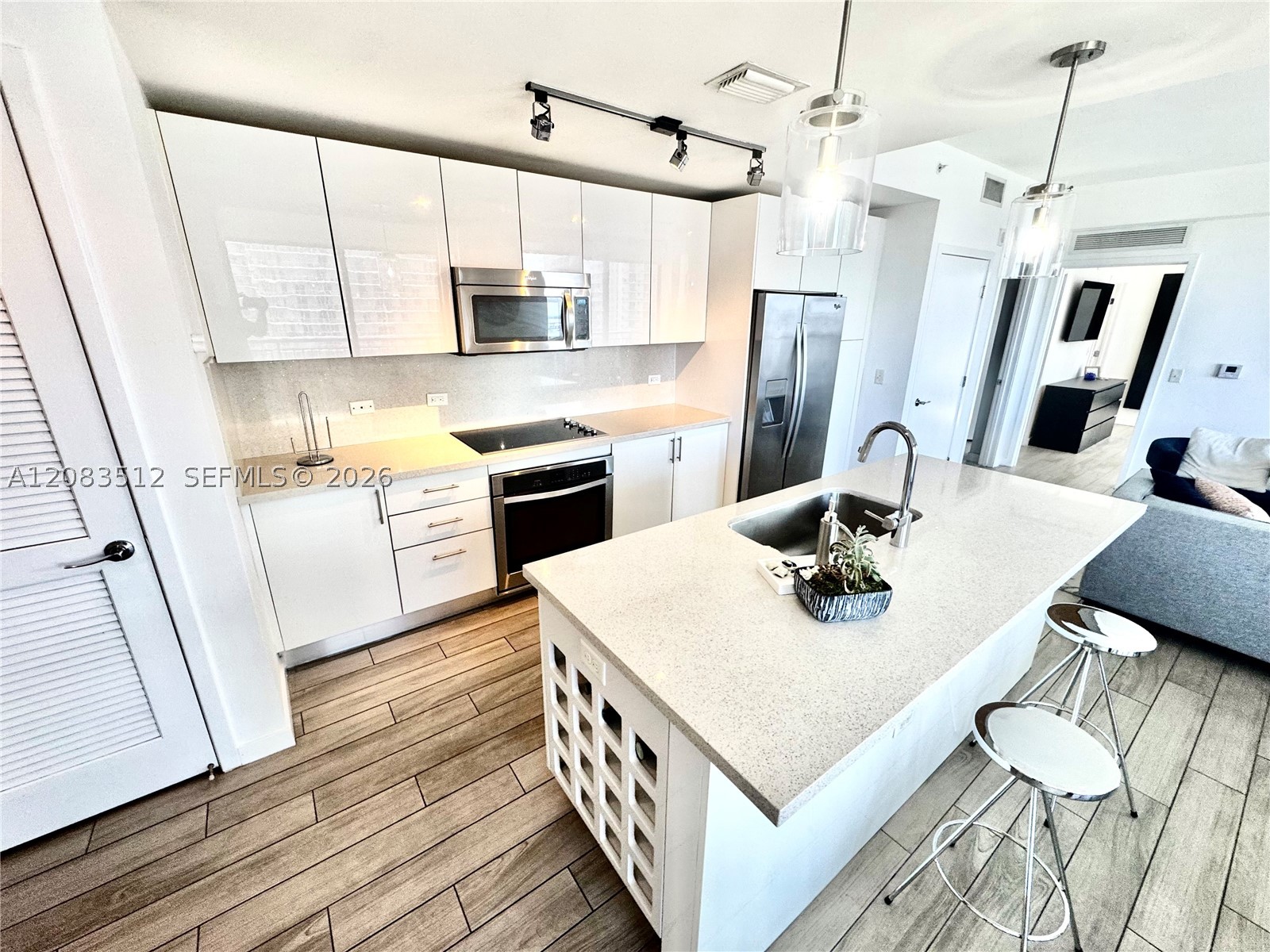 image Nine at Mary Brickell Village5