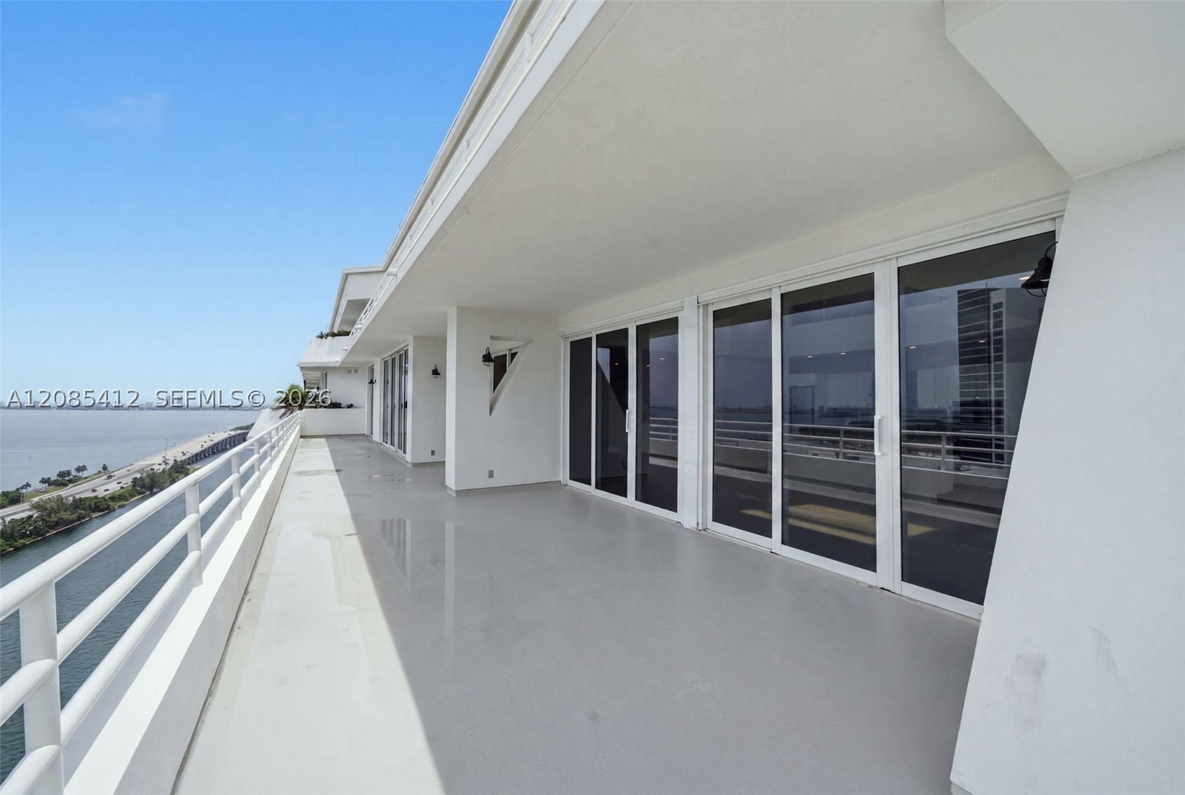 555 NE 34th St #PH4 Miami, FL 33137