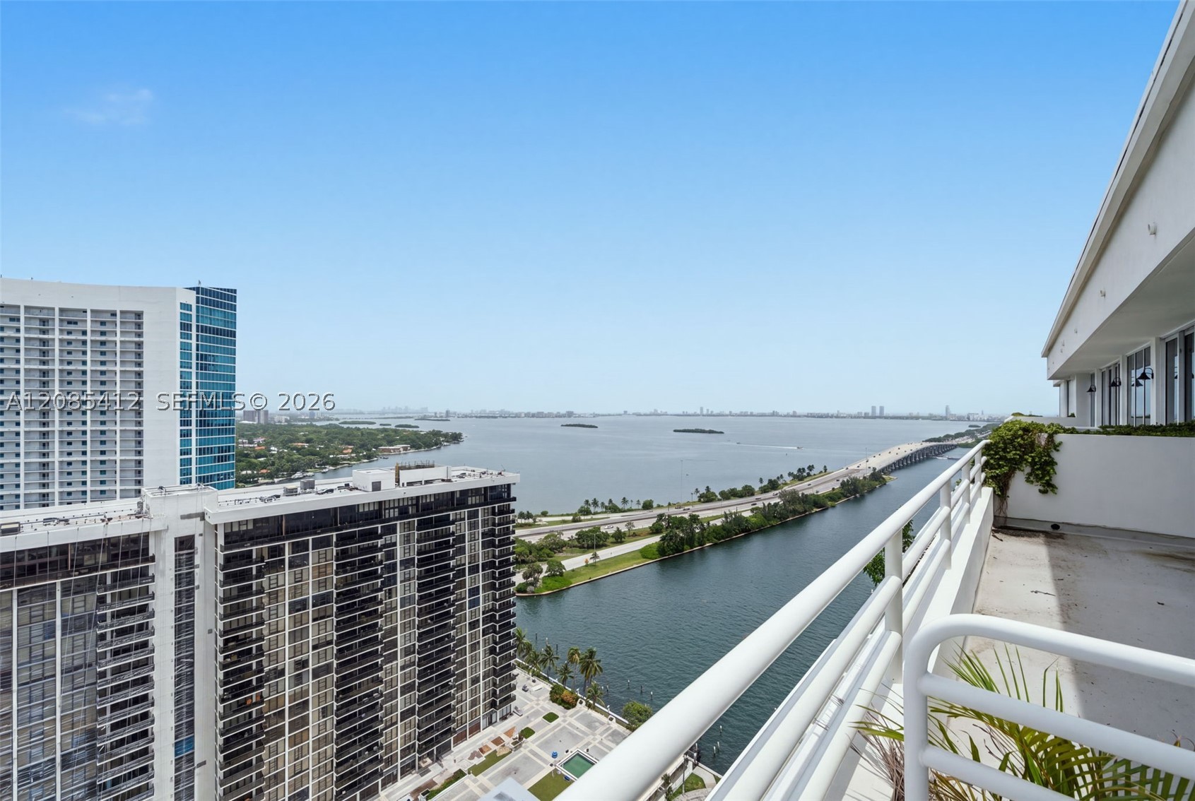 555 NE 34th St #PH4 Miami, FL 33137