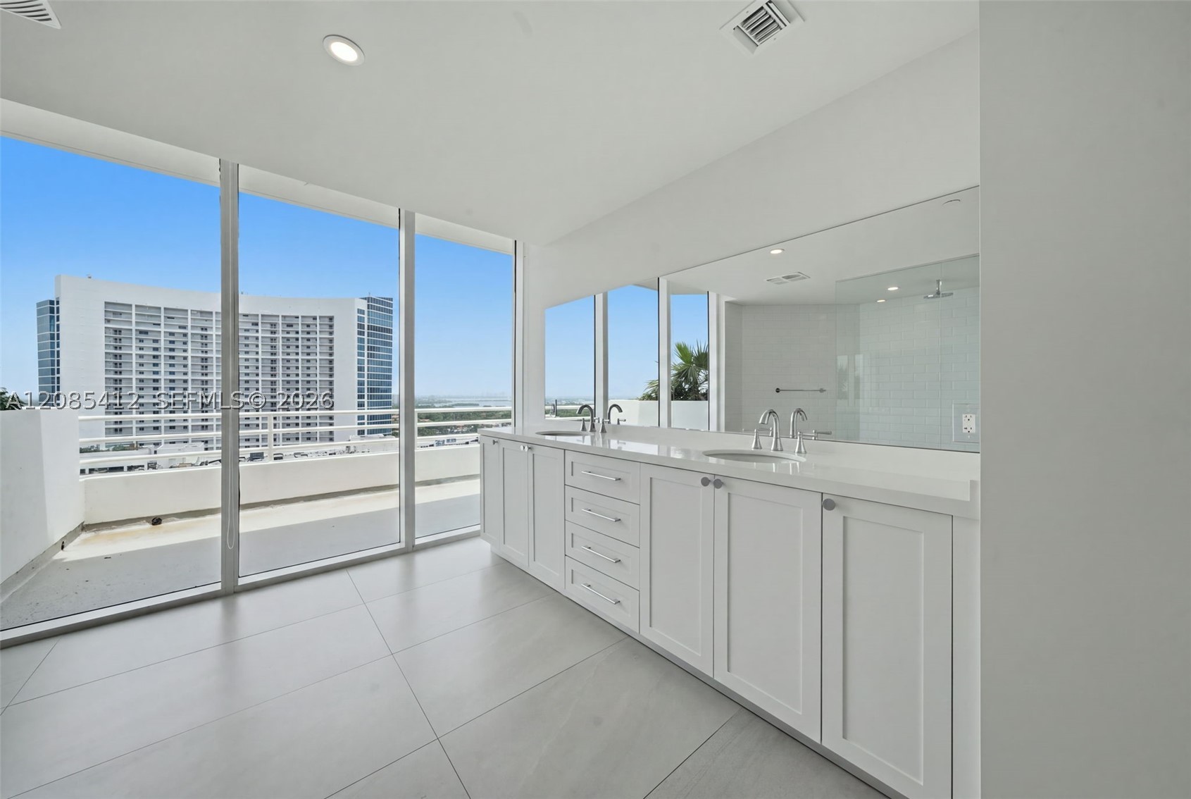 555 NE 34th St #PH4 Miami, FL 33137