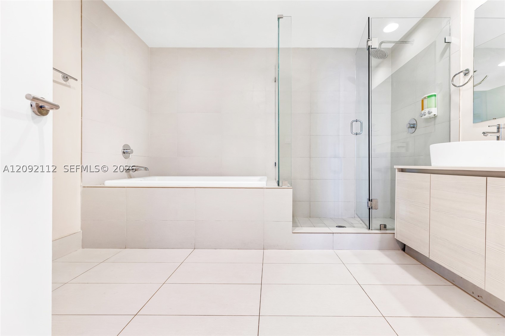 image Beachwalk Condominium19