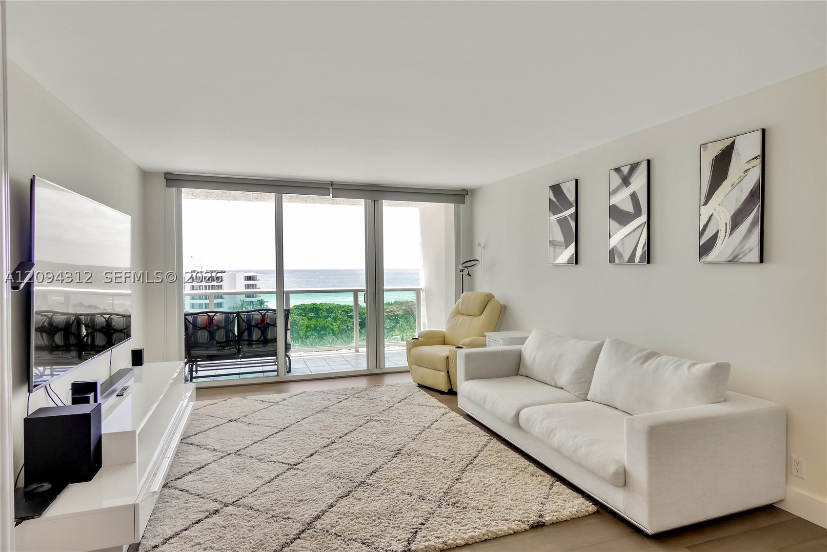 image Arlen House East11