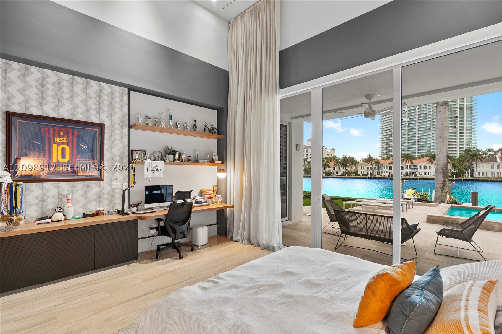 224 S Is Golden Beach, FL 33160
