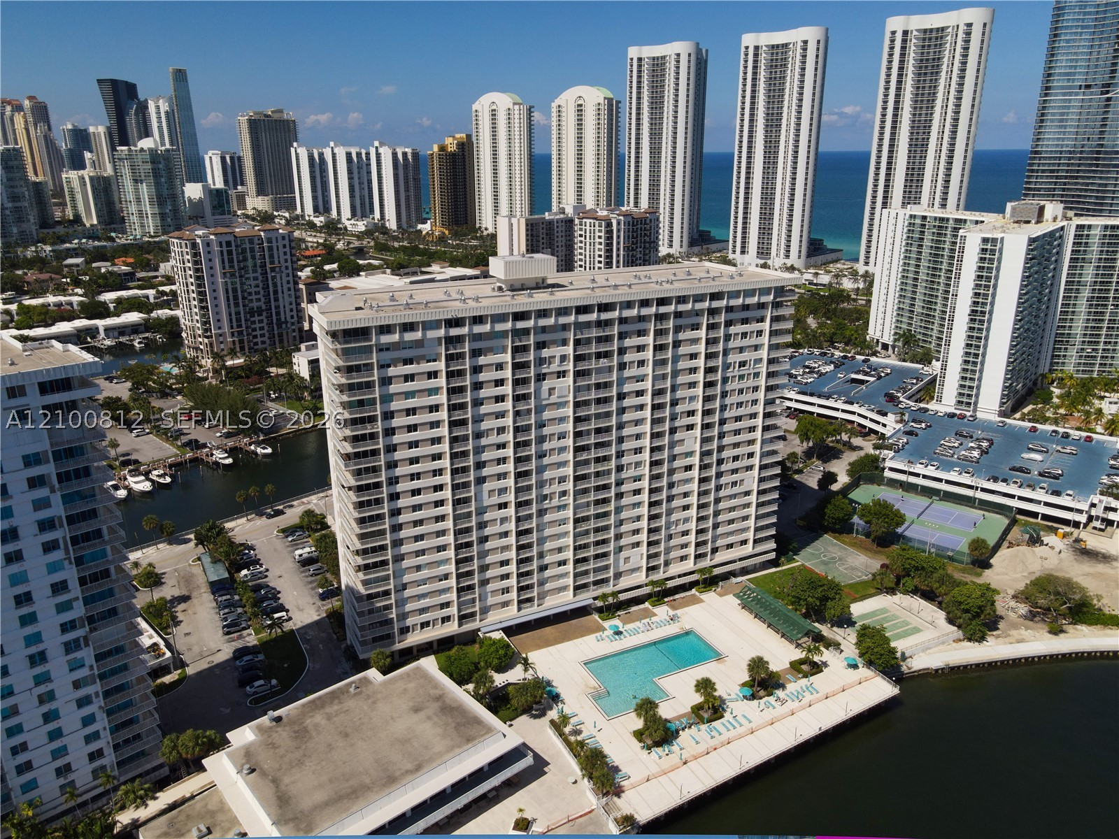 image Arlen House Condo24