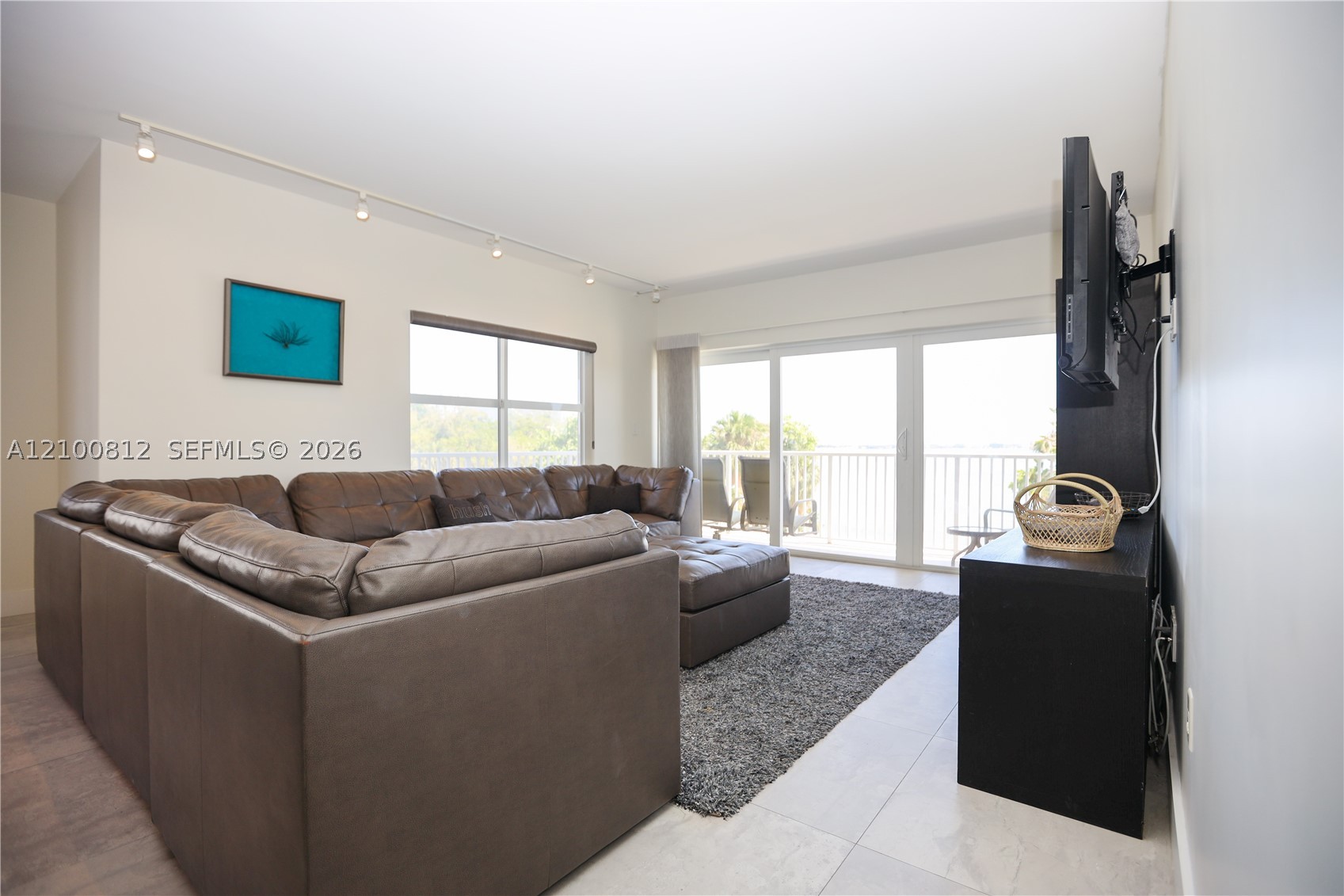 image Arlen House Condo2