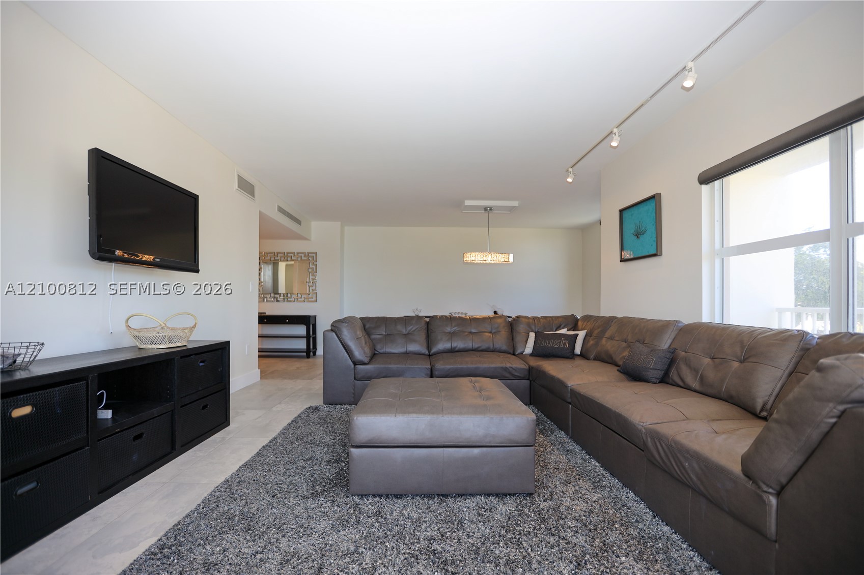 image Arlen House Condo5