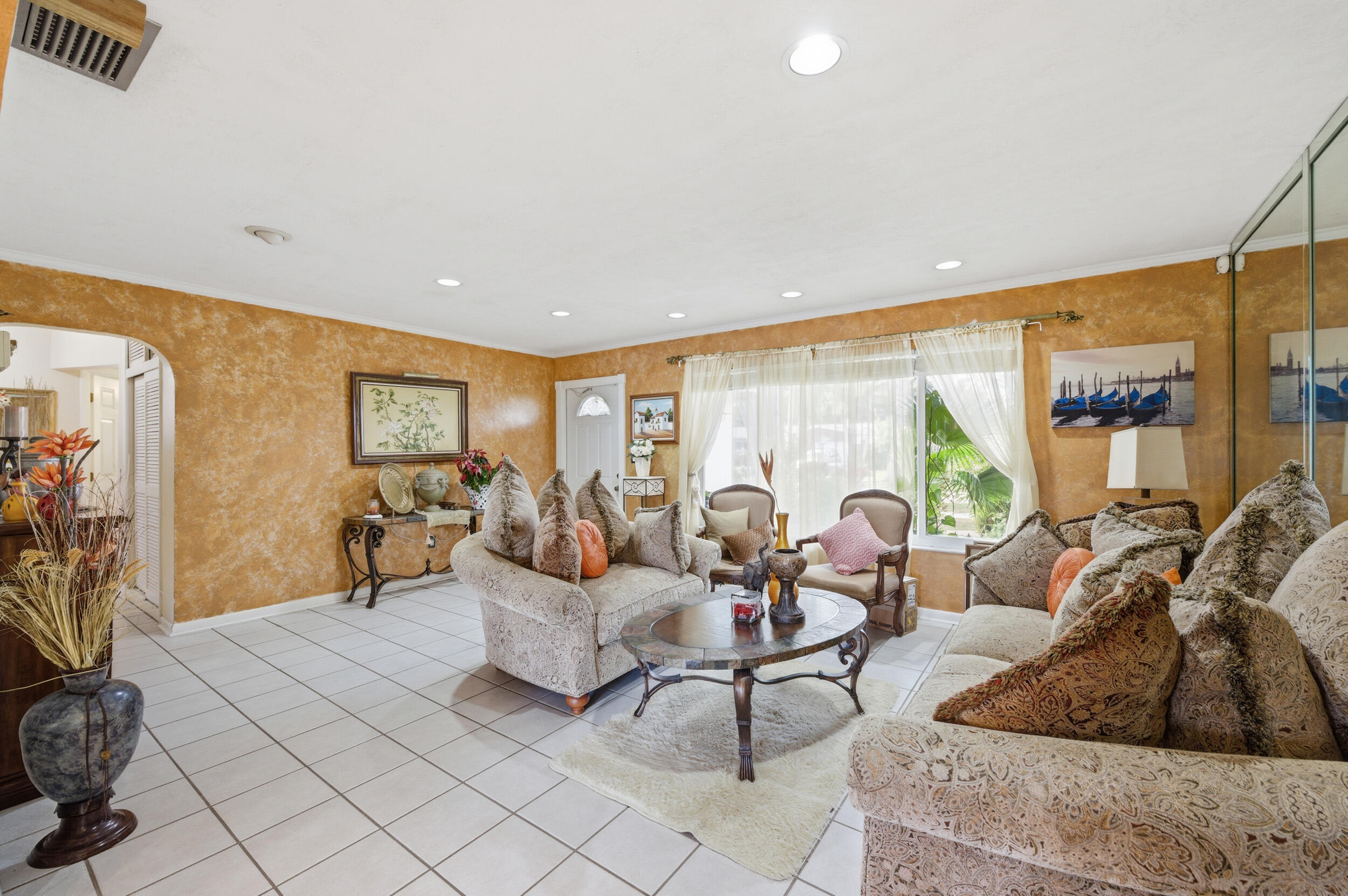 1811 NW 119th Pembroke Pines, FL 33026