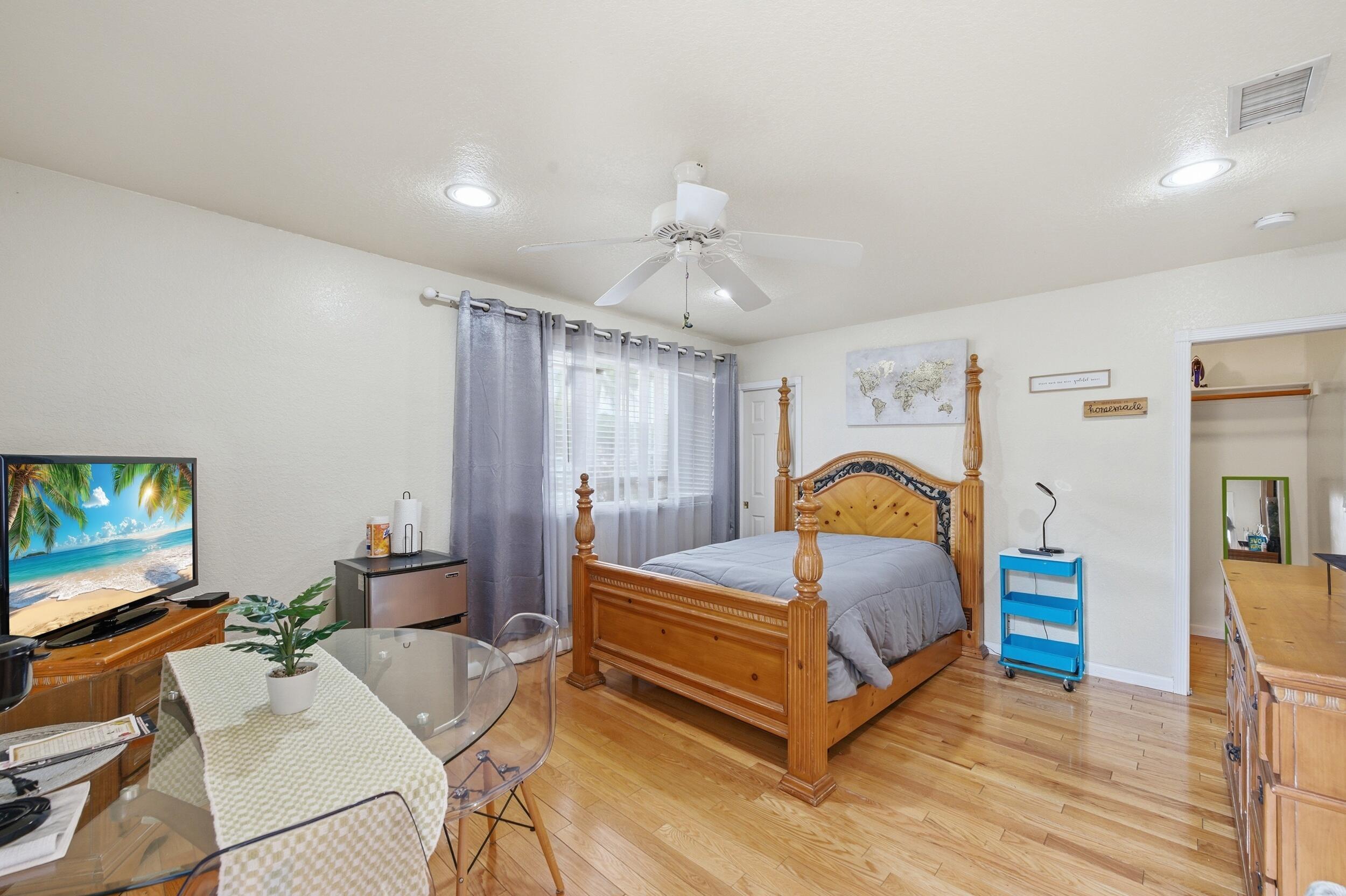 1811 NW 119th Pembroke Pines, FL 33026