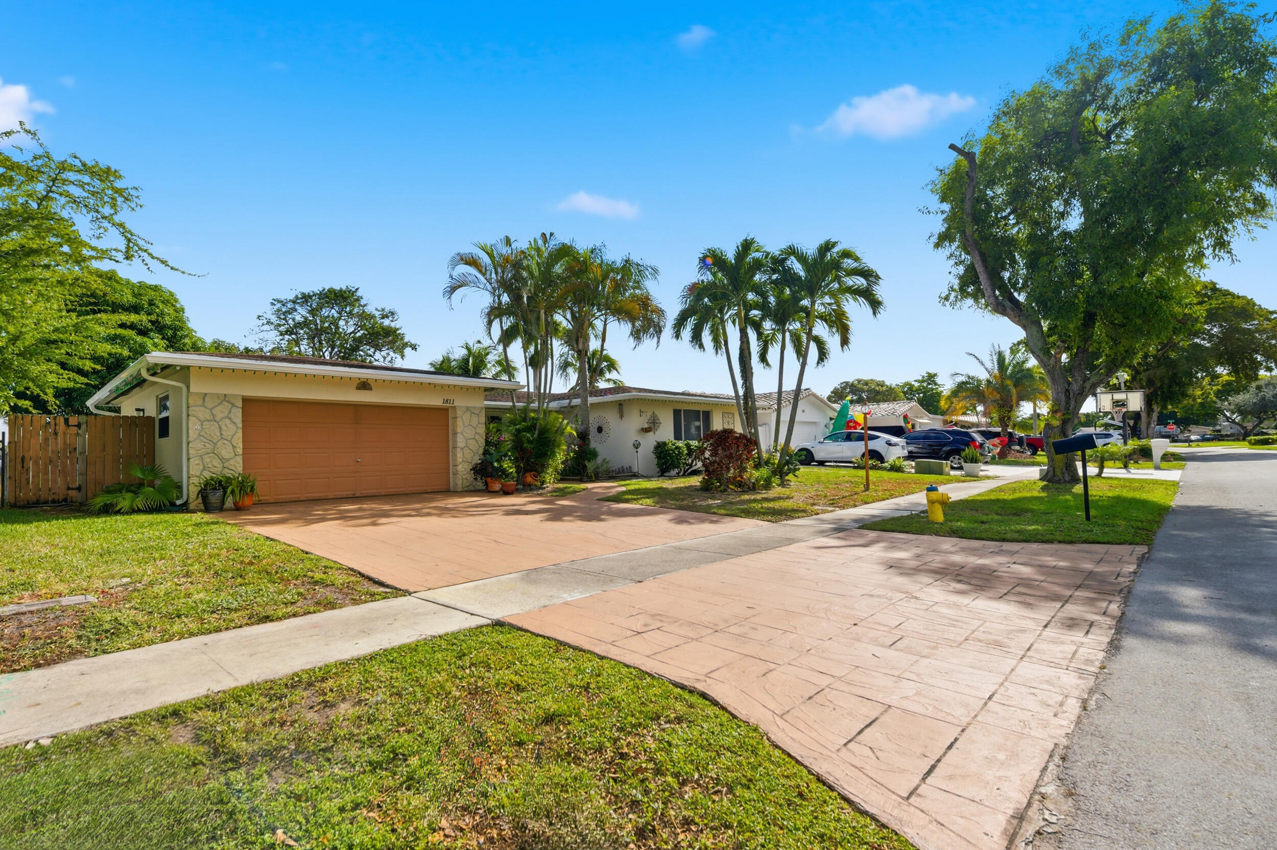 1811 NW 119th Pembroke Pines, FL 33026