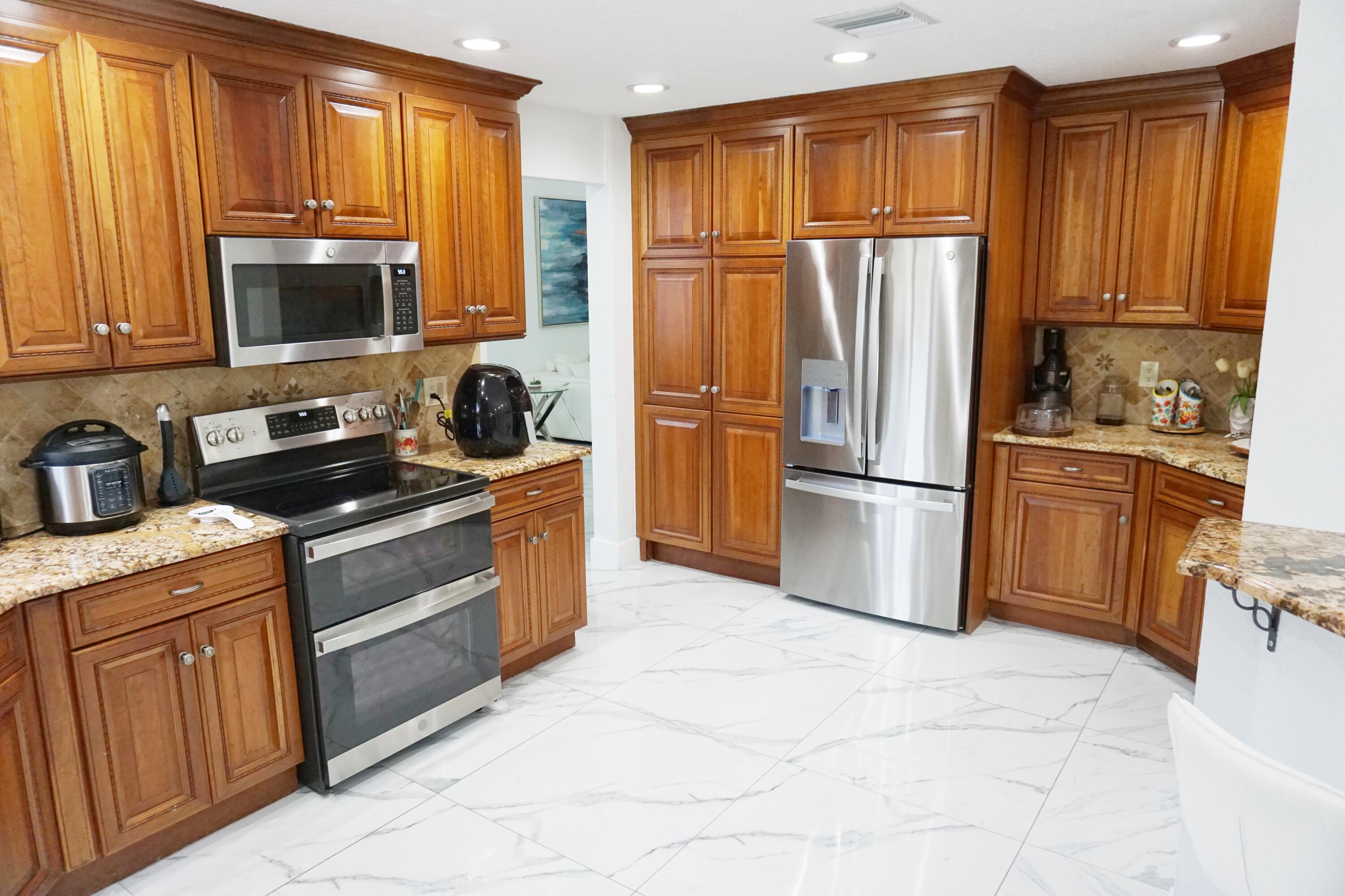 15604 SW 16th Pembroke Pines, FL 33027