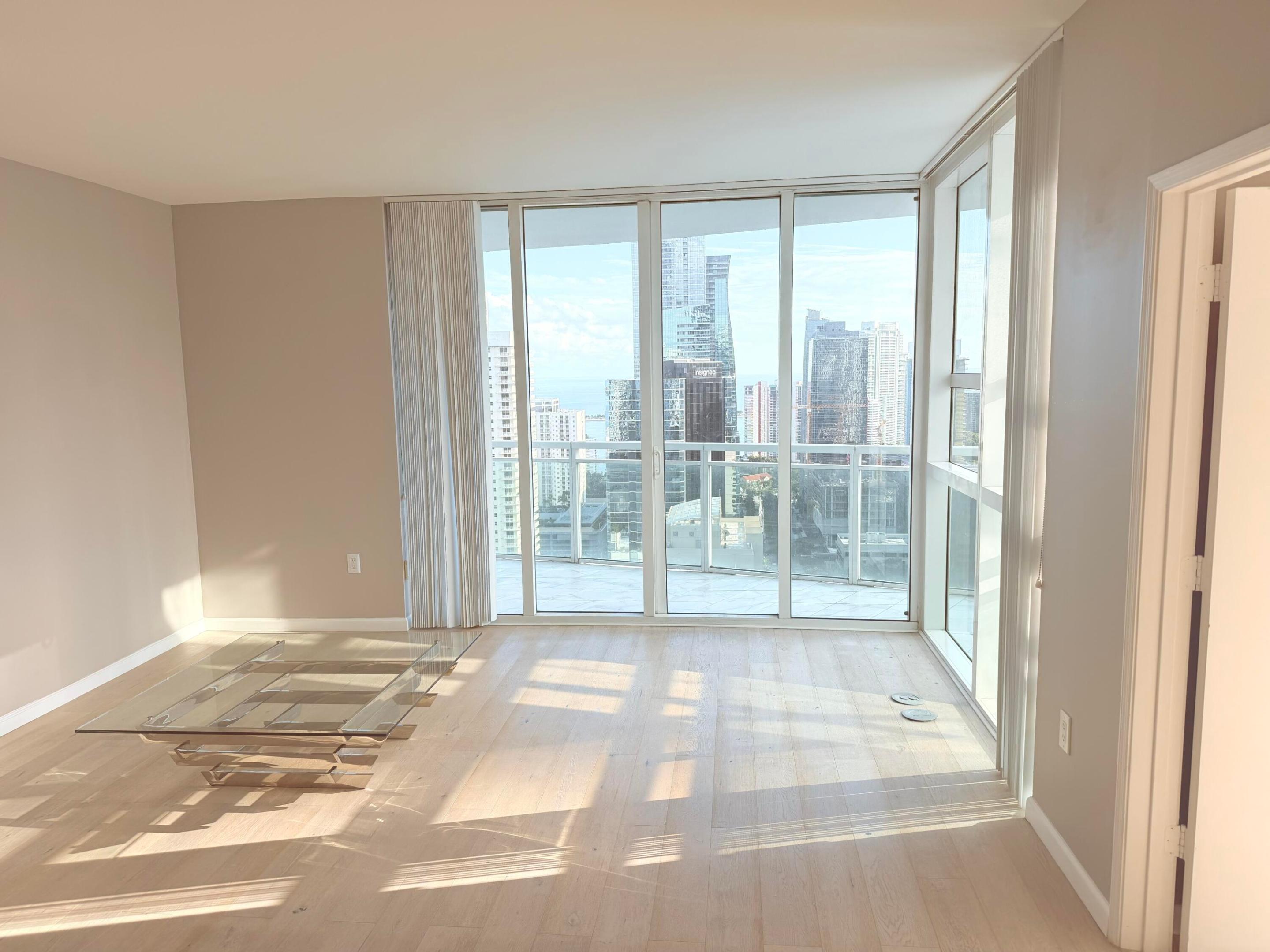 image The Plaza on Brickell West3