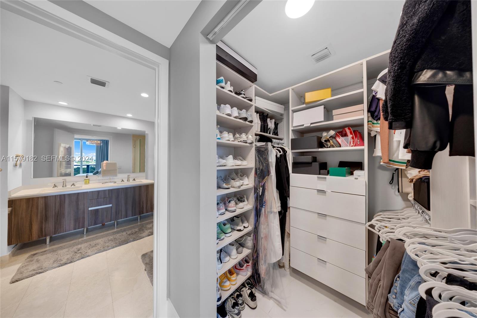 image Aria on the Bay25