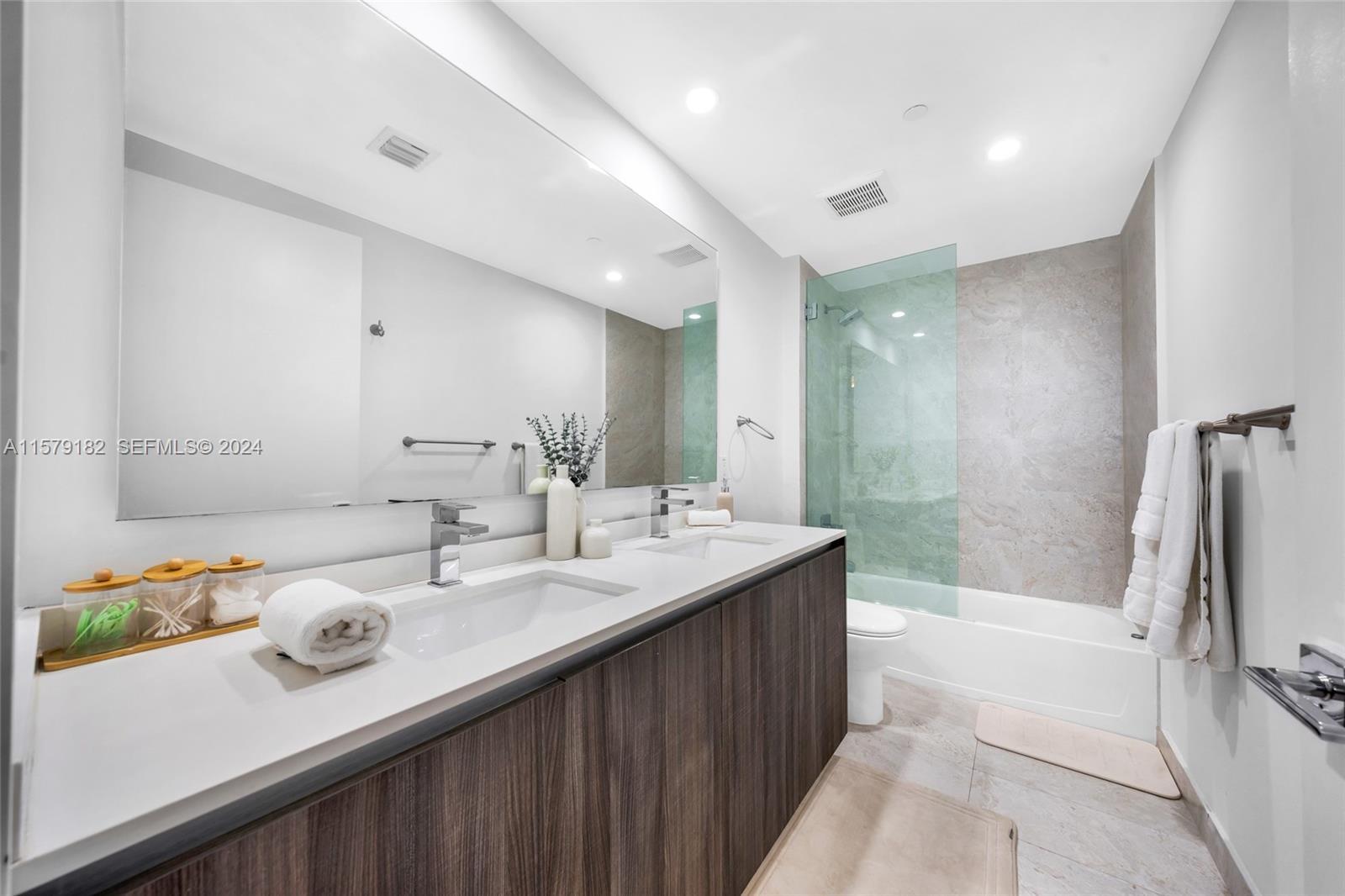 image Aria on the Bay26