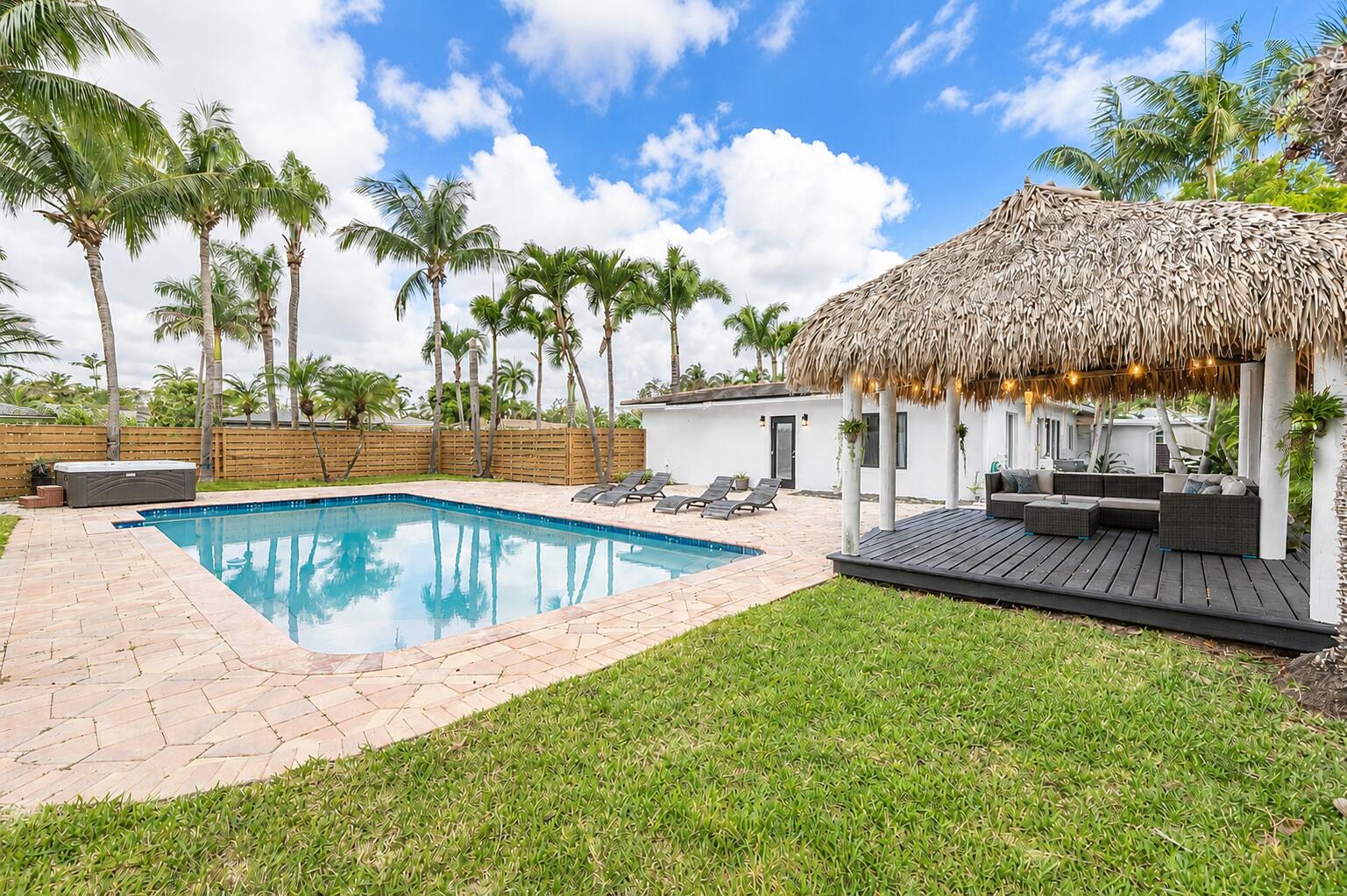 1900 NE 16th Fort Lauderdale, FL 33305