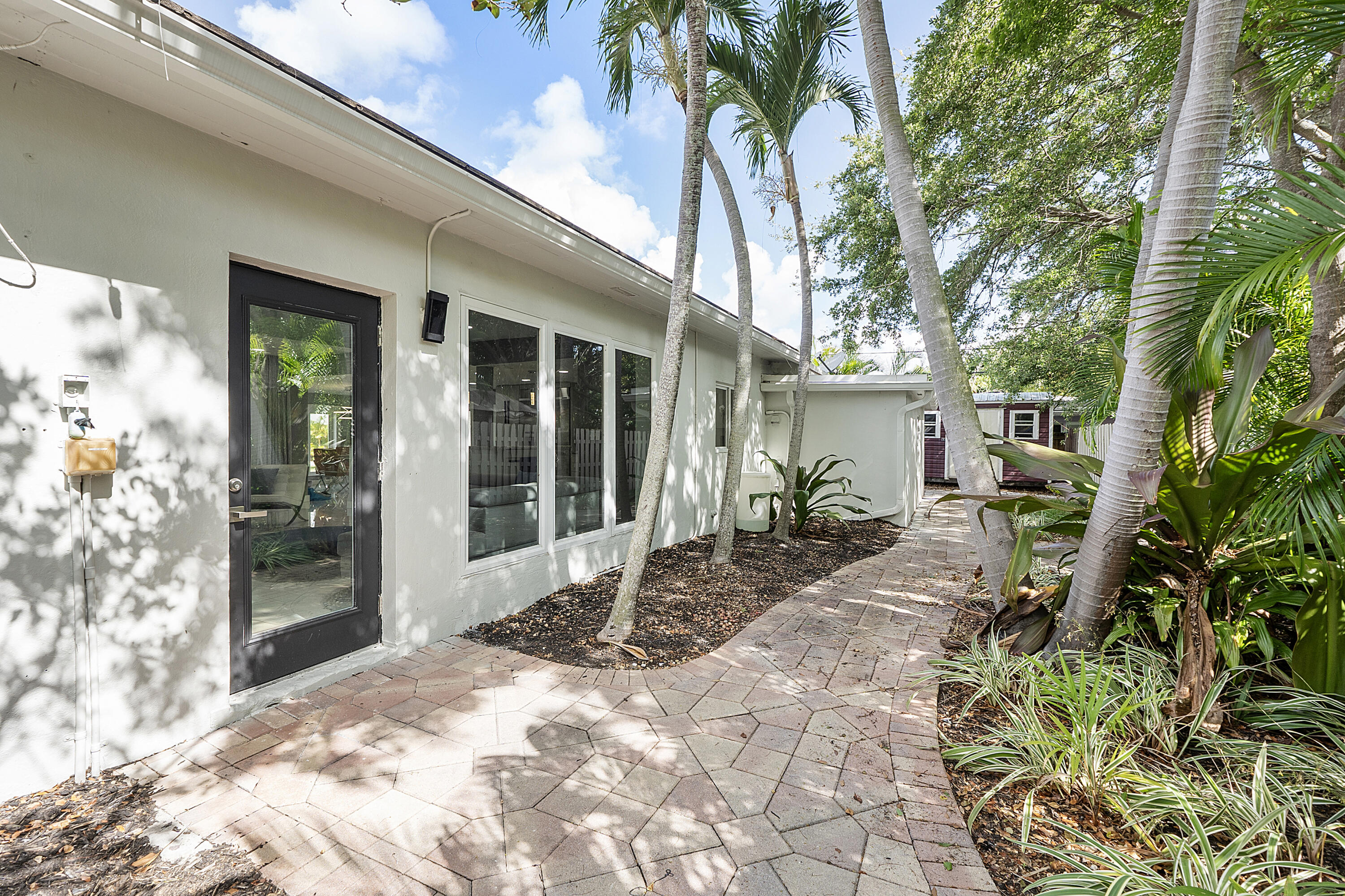 1900 NE 16th Fort Lauderdale, FL 33305