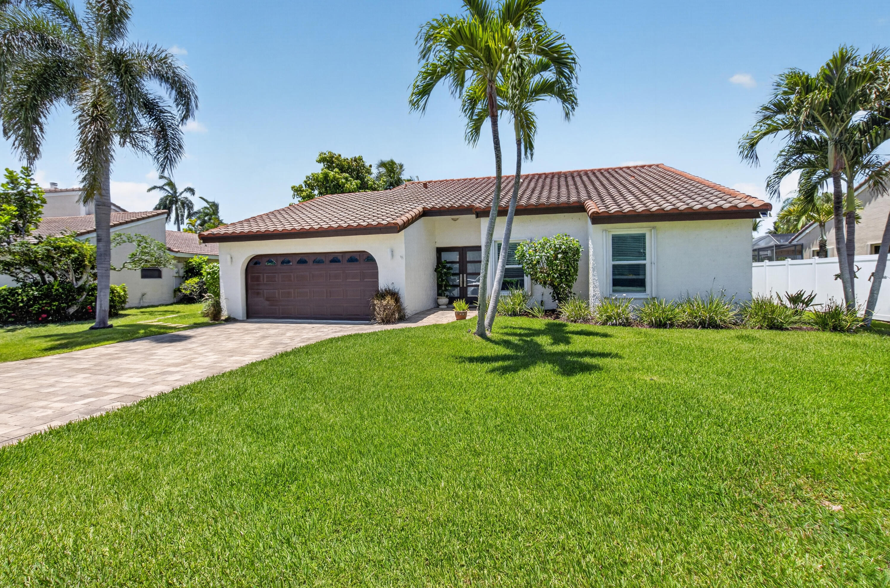 7069 NW 3rd